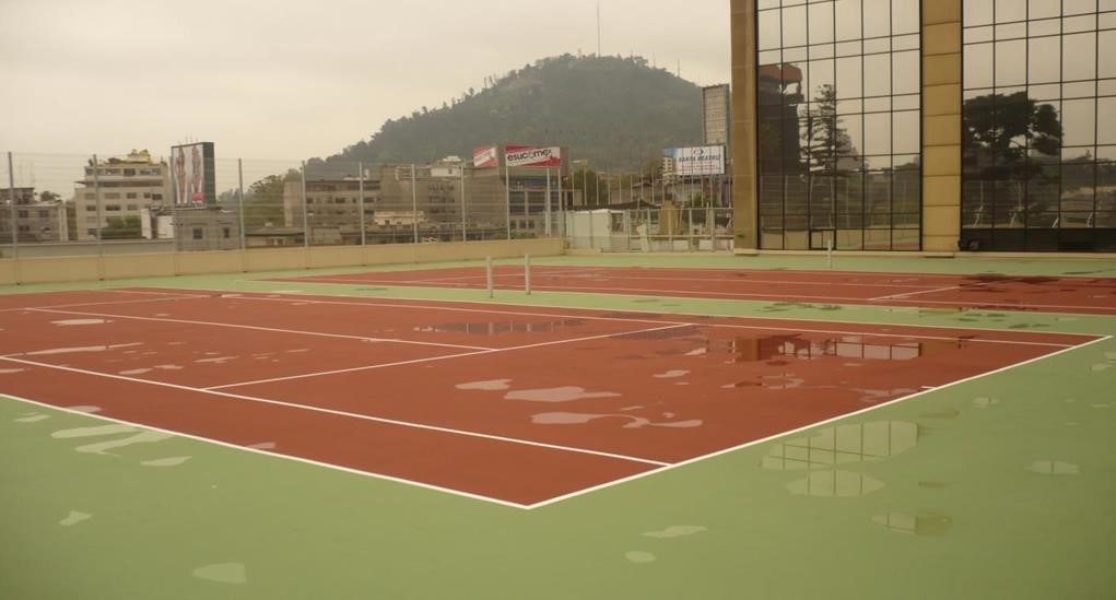 Construcción de cancha de tenis